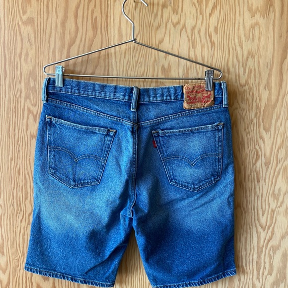 EUC Levi’s Jean Shorts - Picture 2 of 4